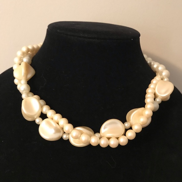 2 Costume Pearl Necklaces EVC 17” and 17.5” L - Picture 6 of 9